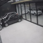 “Brincadeira de assalto” termina com um mort0 e um ferido após policial reagir em loja de veículos em São Paulo