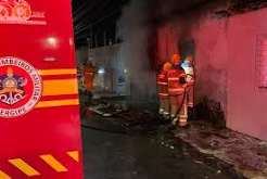 Incêndio atinge residência no bairro Santos Dumont, em Aracaju Incêndio atinge residência no bairro Santos Dumont, em Aracaju