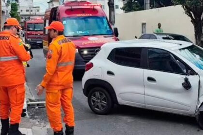 Motorista fica presa em veículo após capotamento no Bairro Industrial, em Aracaju