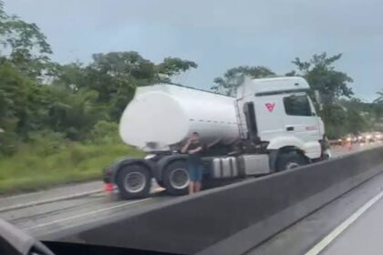 Homem é preso por suspeita de tráfico de drogas no bairro Atalaia, em Aracaju