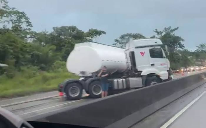 Homem é preso por suspeita de tráfico de drogas no bairro Atalaia, em Aracaju