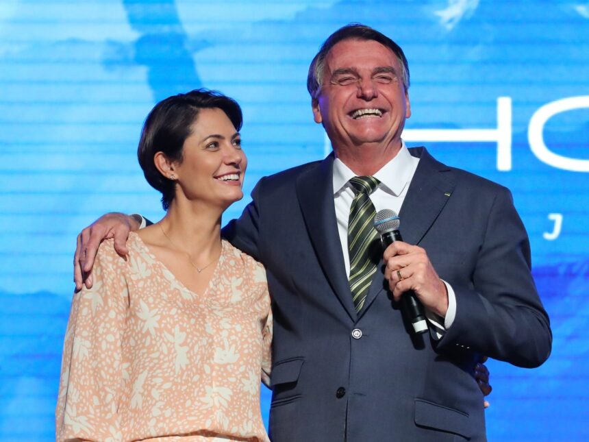 Ex-namorado revela como Michelle Bolsonaro conheceu Jair Bolsonaro Ex-namorado revela como Michelle Bolsonaro conheceu Jair Bolsonaro