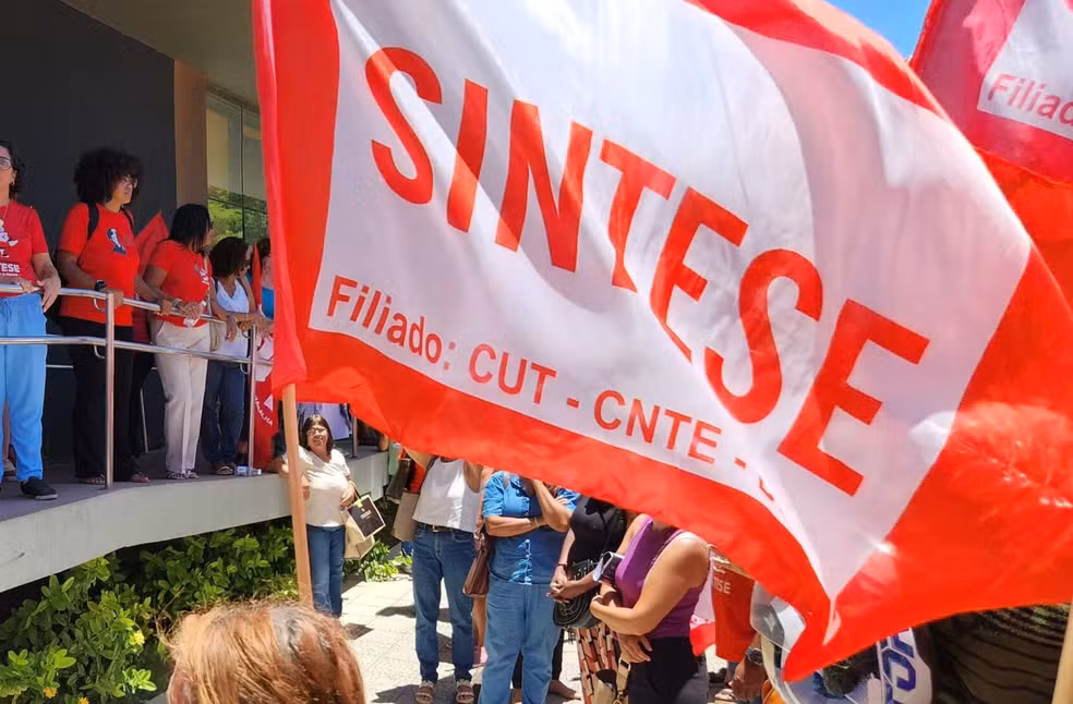 Professoras e professores da Rede Estadual anunciam greve de 48 horas