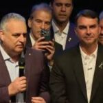 Flávio Bolsonaro oficializa Alfredo Gaspar como vice em chapa presidencial