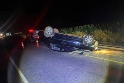 Idoso fica ferido após carro capotar na SE-361, em Simão Dias