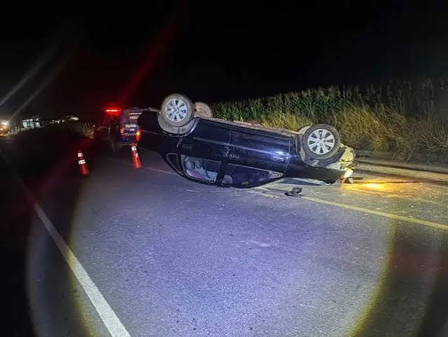 Idoso fica ferido após carro capotar na SE-361, em Simão Dias