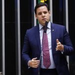 Rodrigo Valadares rebate acusações sobre voto contra redução de impostos sobre combustíveis