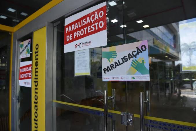Bancários paralisam atividades por 24 horas nesta quinta-feira Bancários paralisam atividades por 24 horas nesta quinta-feira