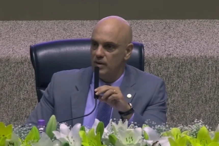 Moraes afirma que influenciadores digitais “desacreditam a mídia tradicional” durante palestra em SP Moraes afirma que influenciadores digitais “desacreditam a mídia tradicional” durante palestra em SP