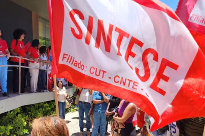 Professores fazem passeata no Centro de Aracaju durante 11º dia de greve