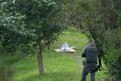 Mãe é presa após jogar três filhos em represa em SP; bebê de 10 meses m0rre