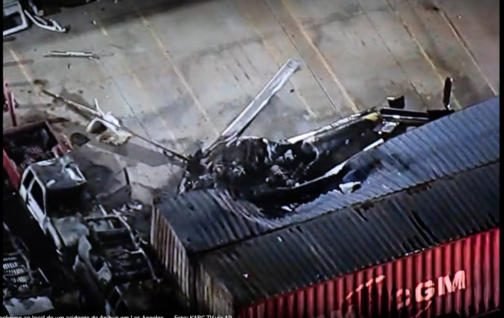 Helicóptero de reportagem cai em Los Angeles e deixa 3 mortos