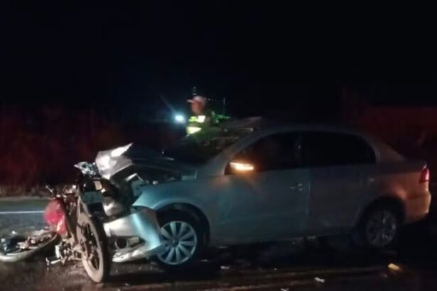 Motociclista morreu após um acidente de trânsito envolvendo um carro na Rodovia SE-230