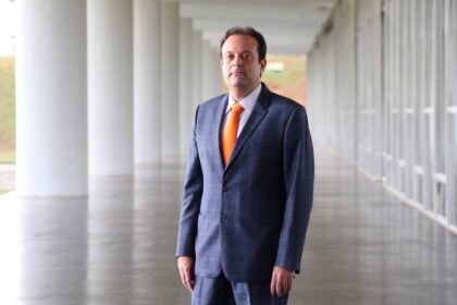 Justiça do Rio determina bloqueio de até 5 milhões de André Moura por contrato suspeito  SERGB