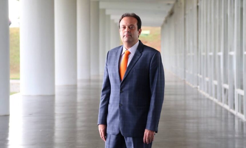 Justiça do Rio determina bloqueio de até 5 milhões de André Moura por contrato suspeito  SERGB