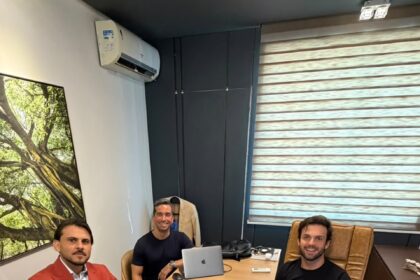 Leandro Andrade leva camisaria sob medida ao escritório Patrick Coutinho