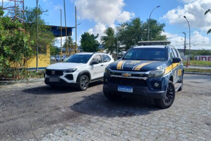PRF recupera veículo roubado em Recife durante abordagem na BR-235, em Itabaiana