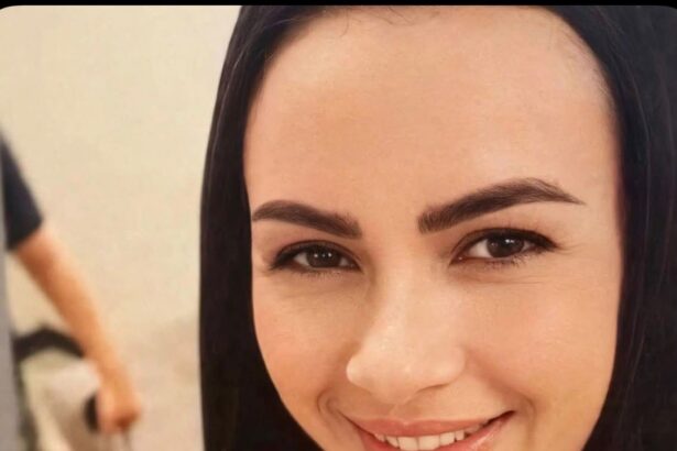 Uma mulher foi morta a facadas na madrugada desta segunda-feira (26)