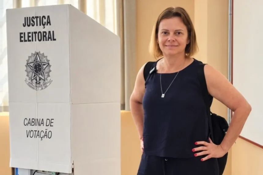 Delegada citada em denúncia de perseguição contra Deolane Bezerra é procurada após dinheiro ser encontrado em pufe