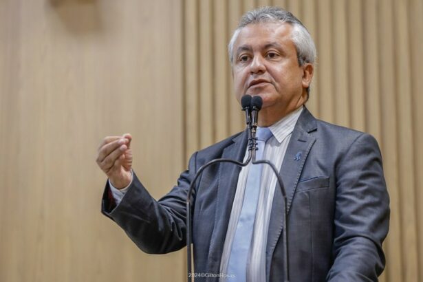 Elber Batalha e Vinicius Porto batem boca na CMA durante debate sobre Lula e Flávio Bolsonaro